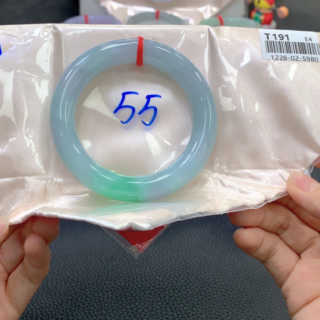 翡翠未镶嵌手镯8号