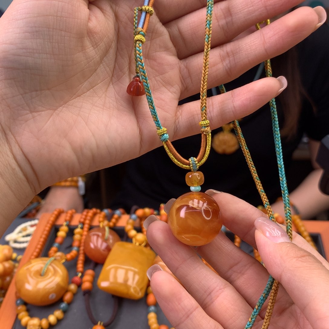 未镶嵌颈饰蜜蜡天然