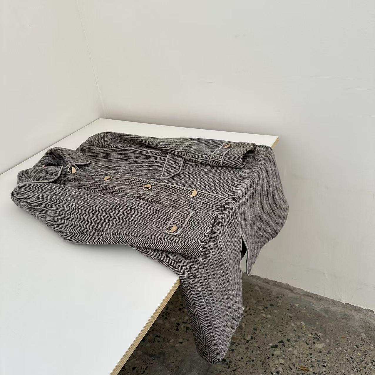 清062灰箭头大衣    no.退no.换