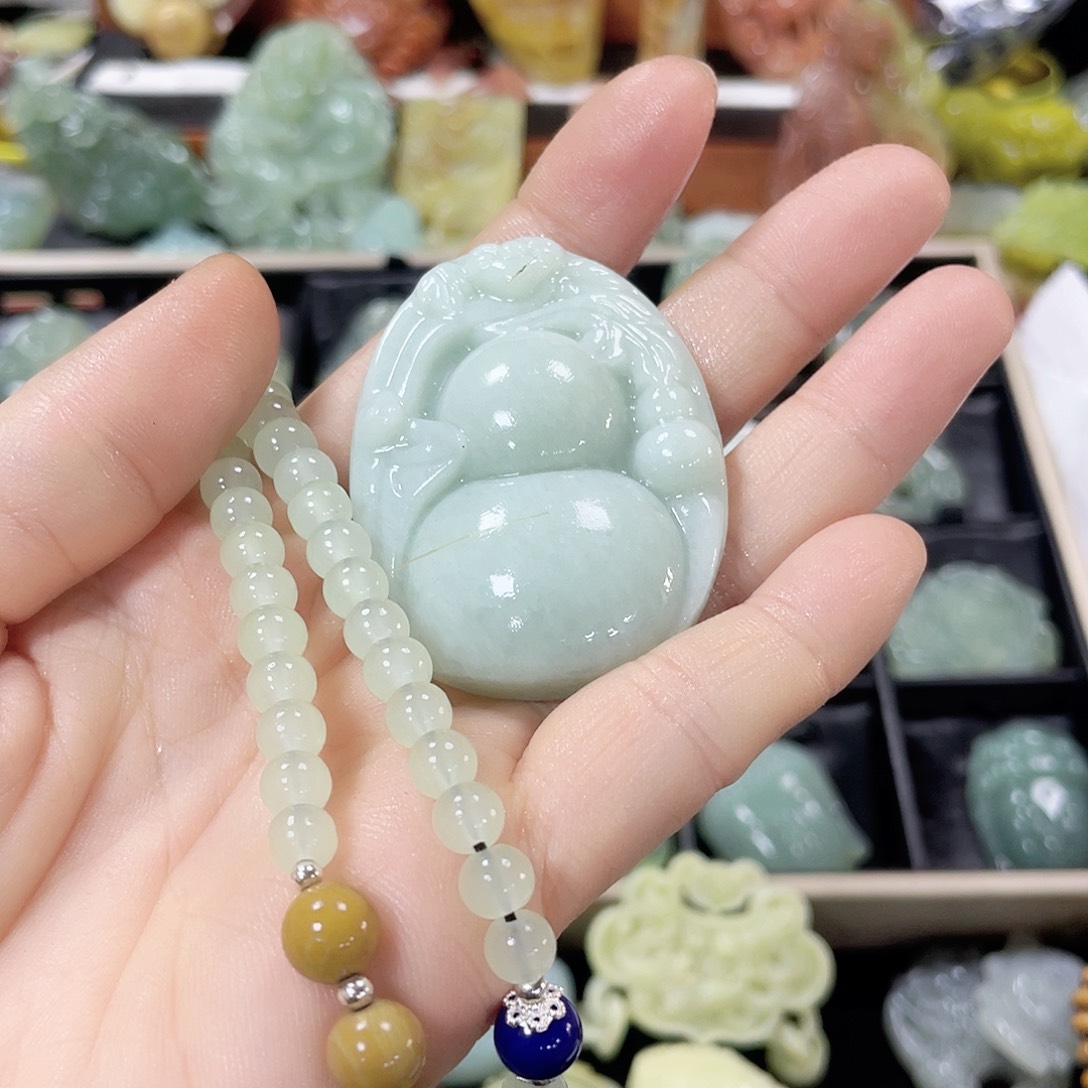 蛇纹石玉未镶嵌颈饰