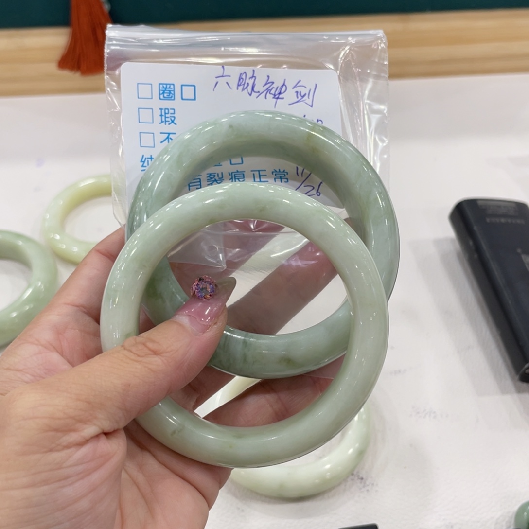 六***剑蛇纹石玉未镶嵌手镯