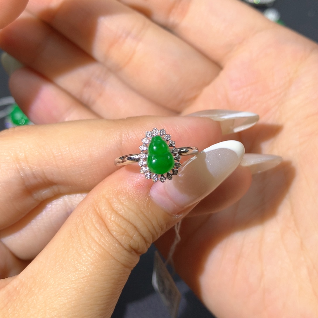 翡翠戒指18K金镶嵌翡翠