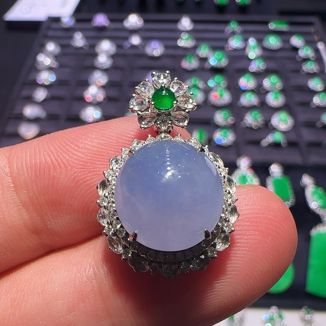 翡翠18K金镶嵌颈饰吊坠