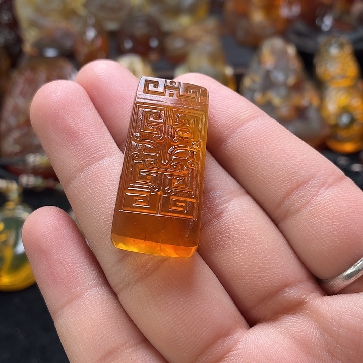 琥珀未镶嵌颈饰02