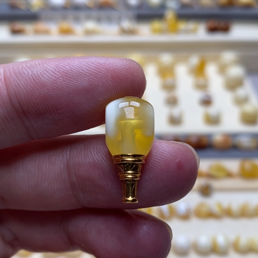 琥珀未镶嵌珠宝奇石