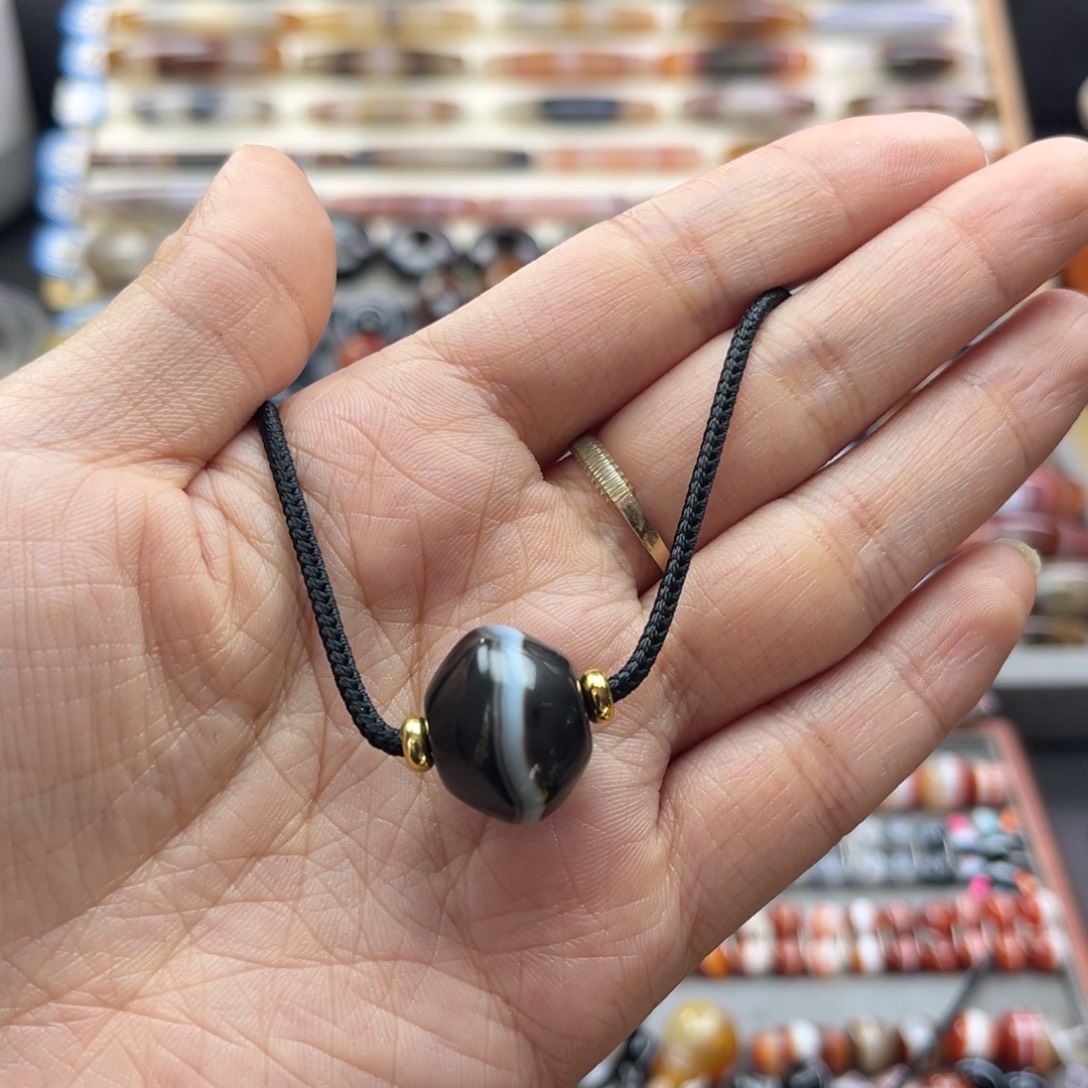 故***她玛瑙/玉髓未镶嵌颈饰