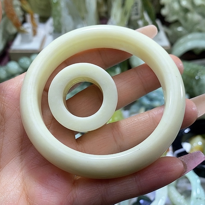 岫玉岫玉手镯未镶嵌