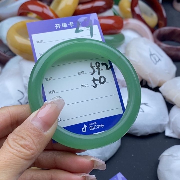 石英质玉手镯未镶嵌