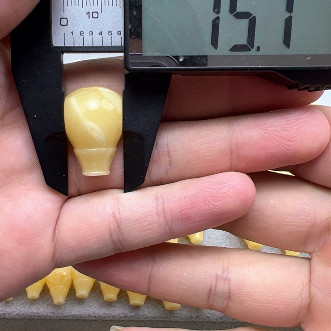 琥珀裸石未镶嵌思****亲