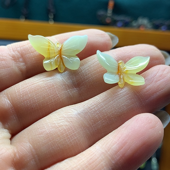 未镶嵌蛇纹石玉耳饰浮****）