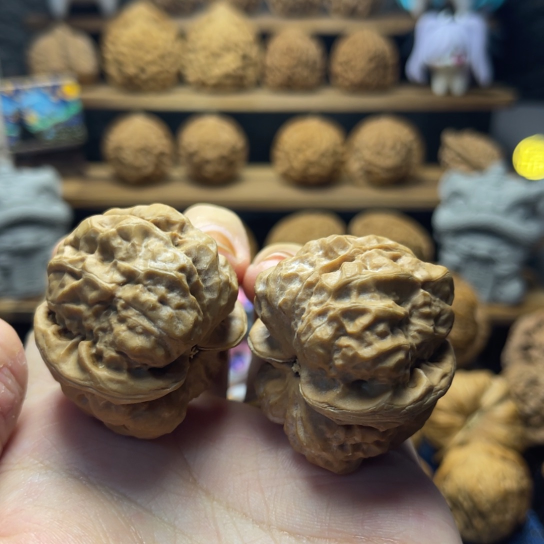 文玩核桃吊坠39尺蛤蟆头