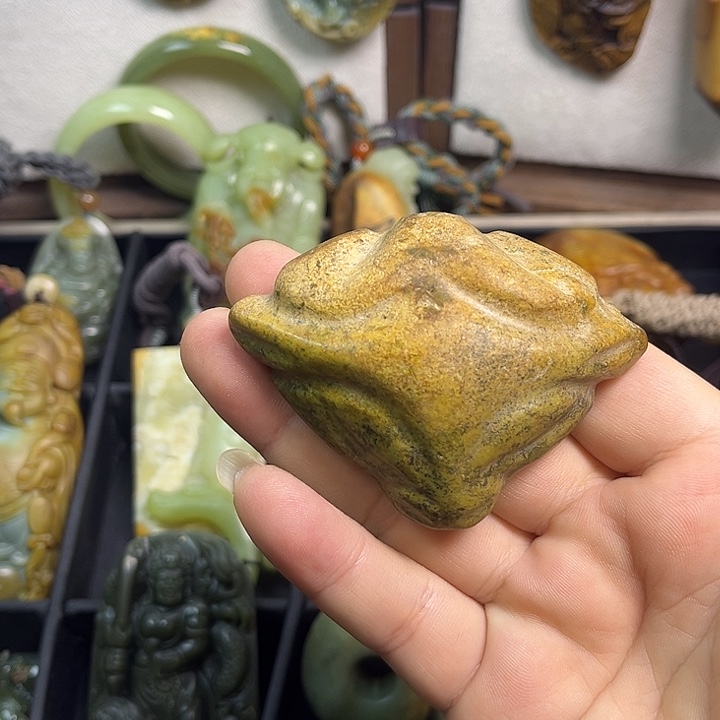 岫岩河磨玉（透闪石质玉）未镶嵌颈饰