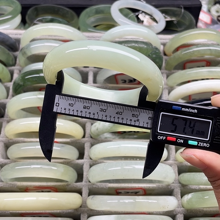 未镶嵌蛇纹石玉手镯224