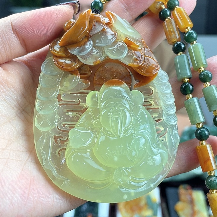 蛇纹石玉颈饰未镶嵌