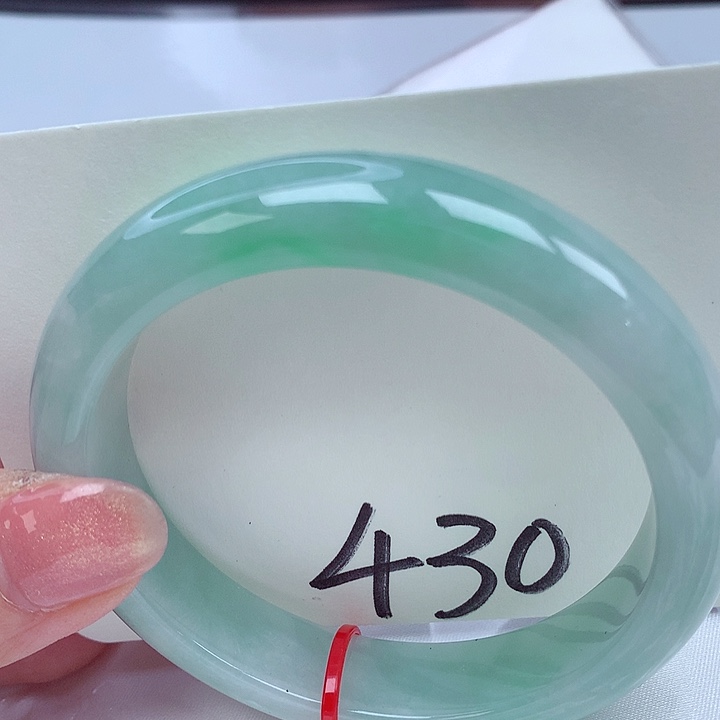 翡翠手镯未镶嵌翡翠