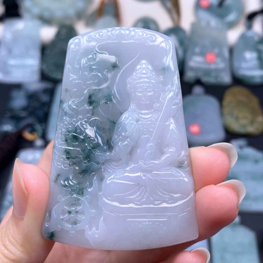 翡翠未镶嵌颈饰文殊