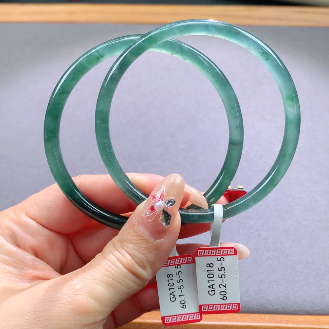 翡翠手镯未镶嵌天然翡翠手镯叮当镯