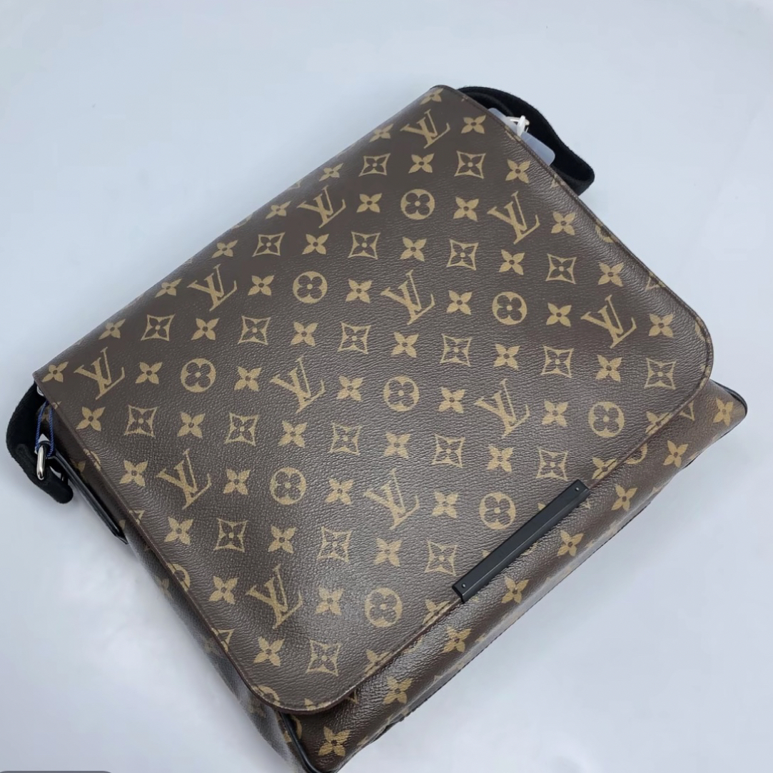 95新 LouisVuitton/路易威登 经典棕色中号男士单肩斜挎包6135