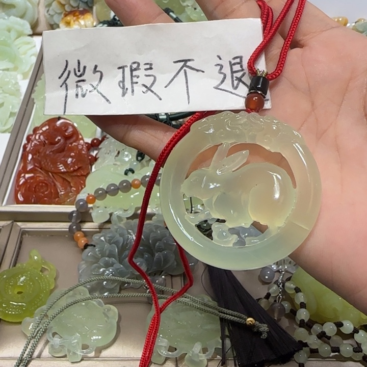 蛇纹石玉吊坠未镶嵌