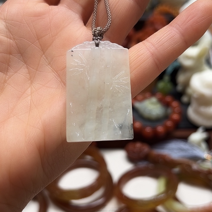 蛇纹石玉吊坠未镶嵌