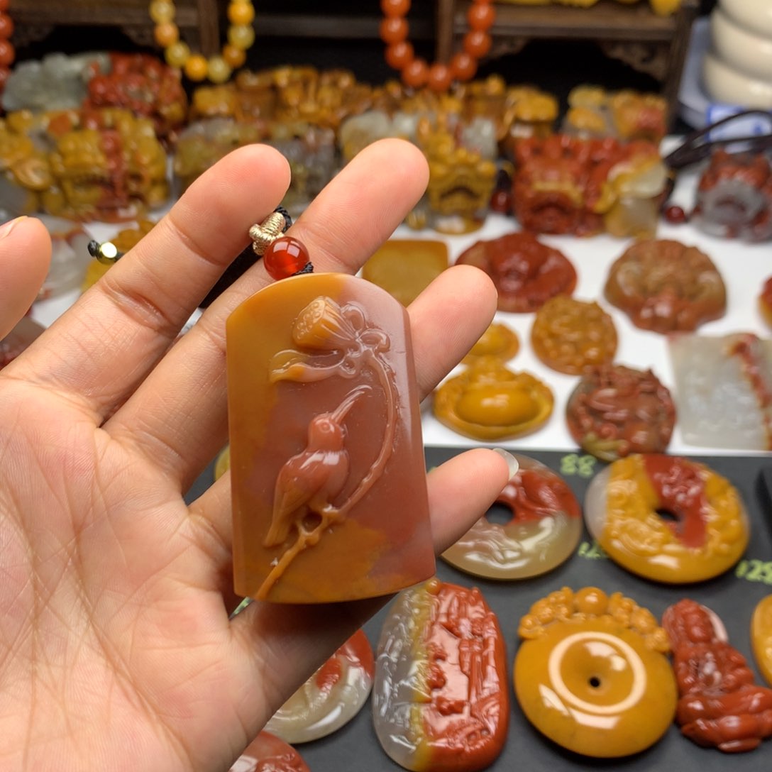 石英质玉（黄龙玉）挂件未镶嵌