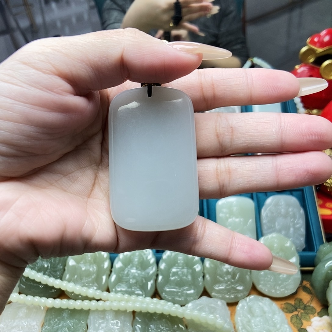 和田玉颈饰未镶嵌?*晶