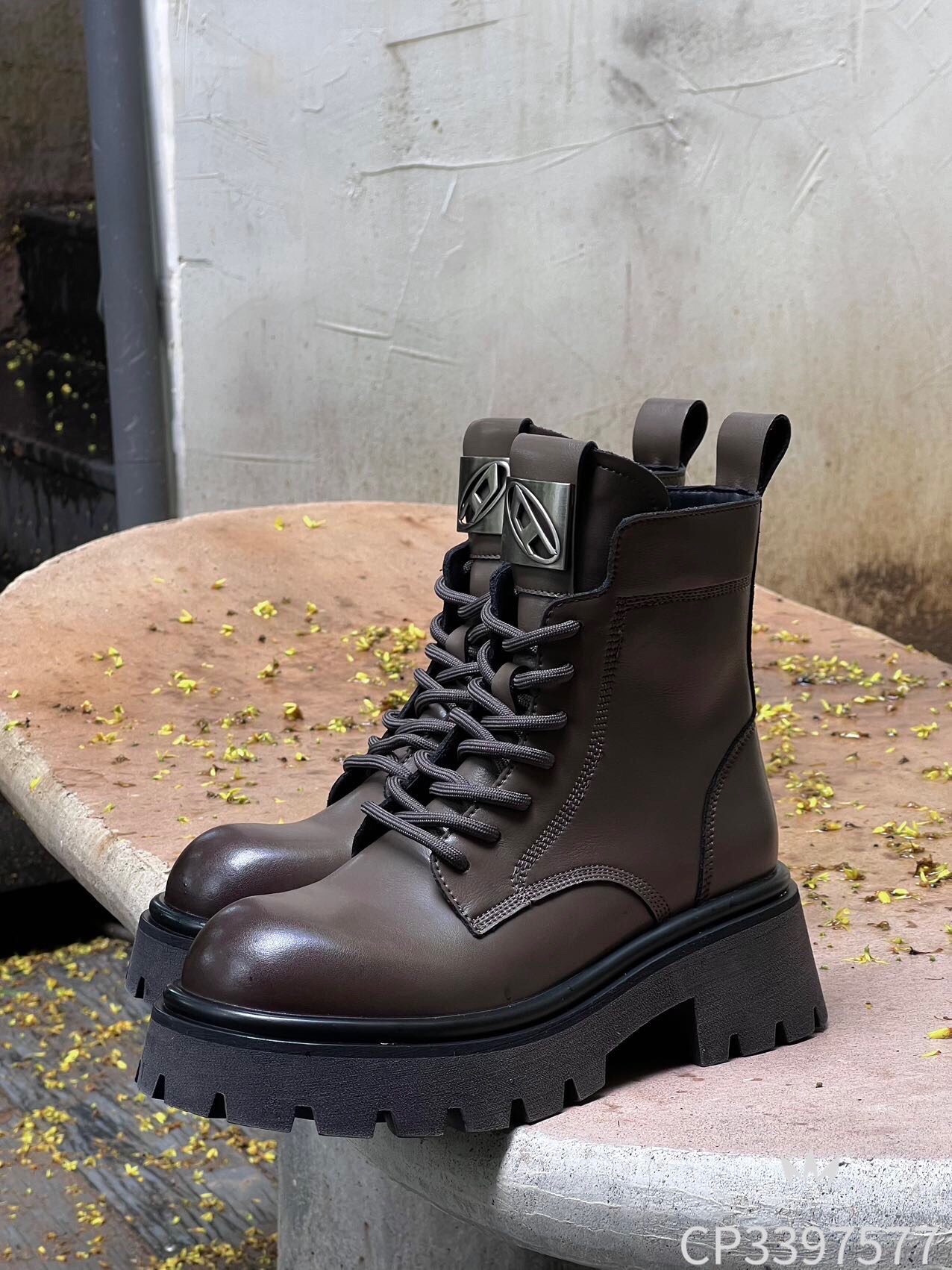 圆头纯色胶粘马丁靴秋冬女鞋中筒时尚秋季低跟女靴靴子高帮