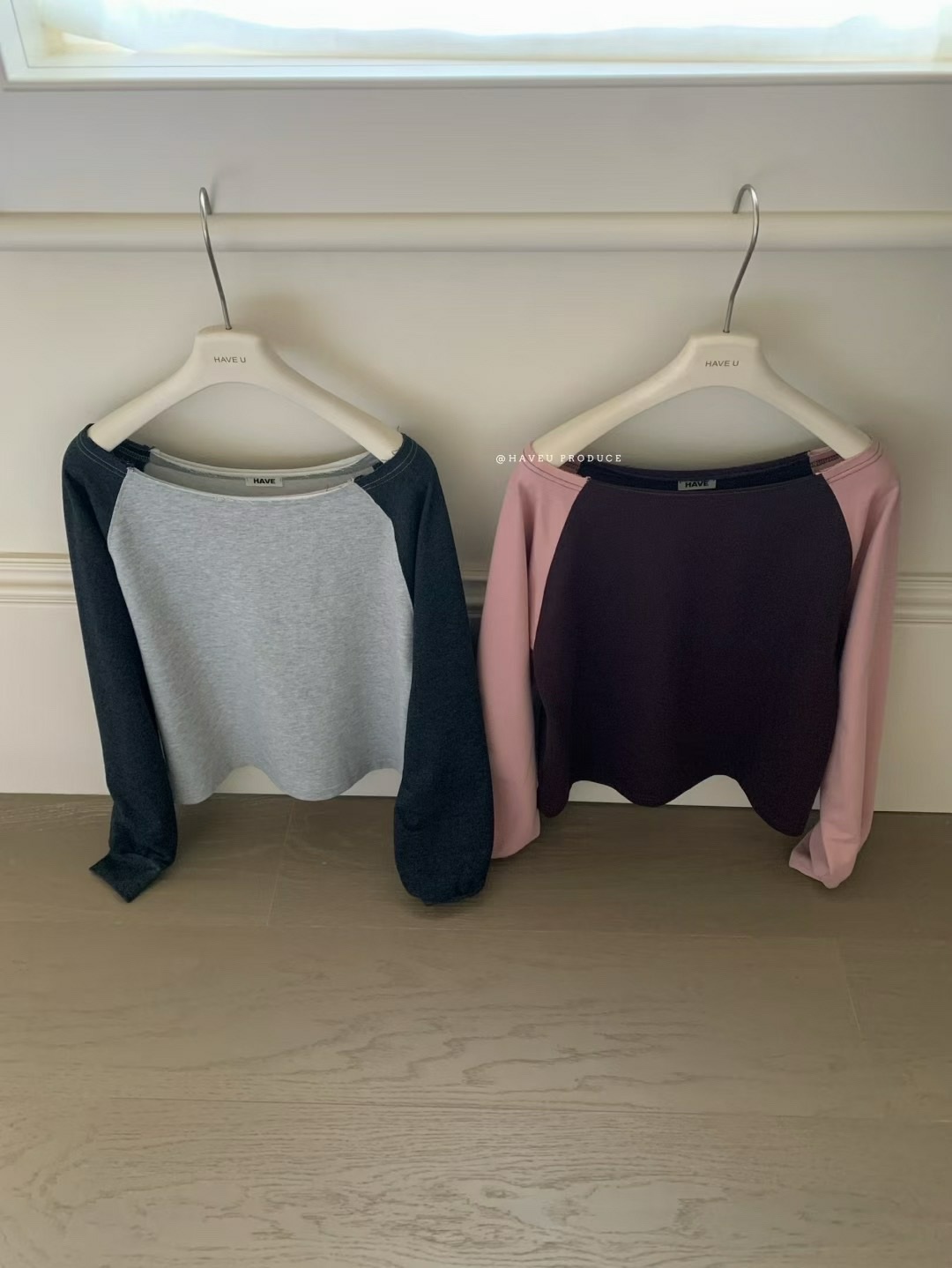 撞色一字肩长袖卫衣