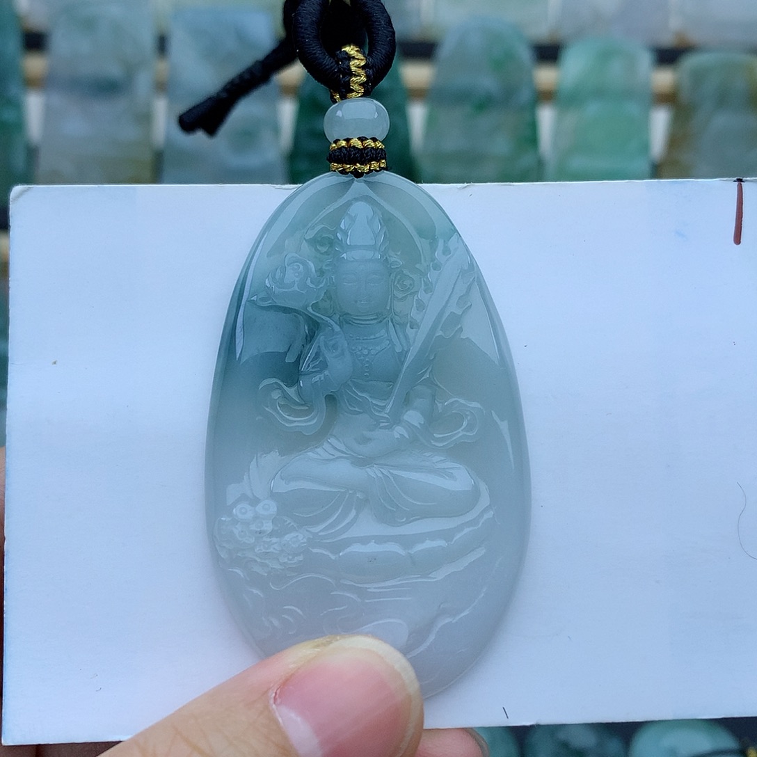 翡翠未镶嵌颈饰虚空藏