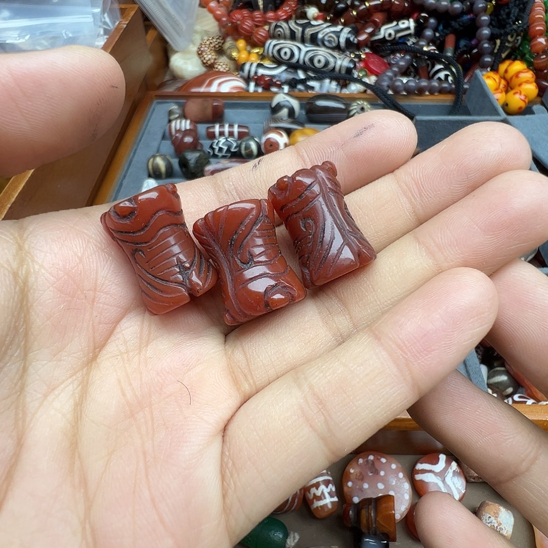 用***9玛瑙/玉髓未镶嵌珠宝半成品