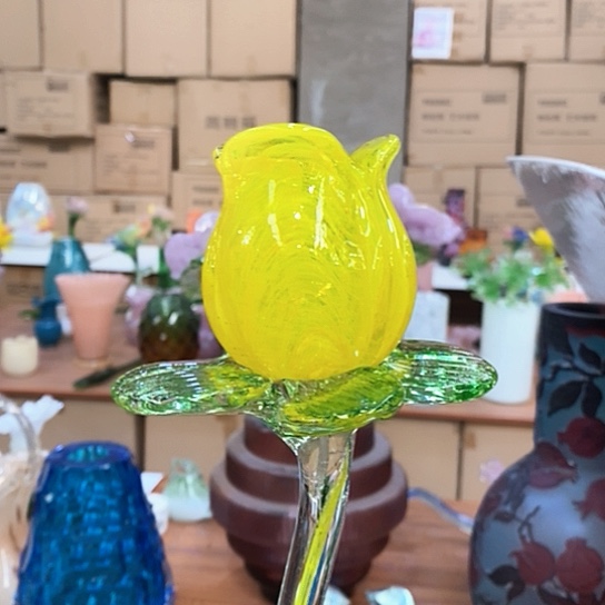 琉璃花瓶高45厘米宽9厘米