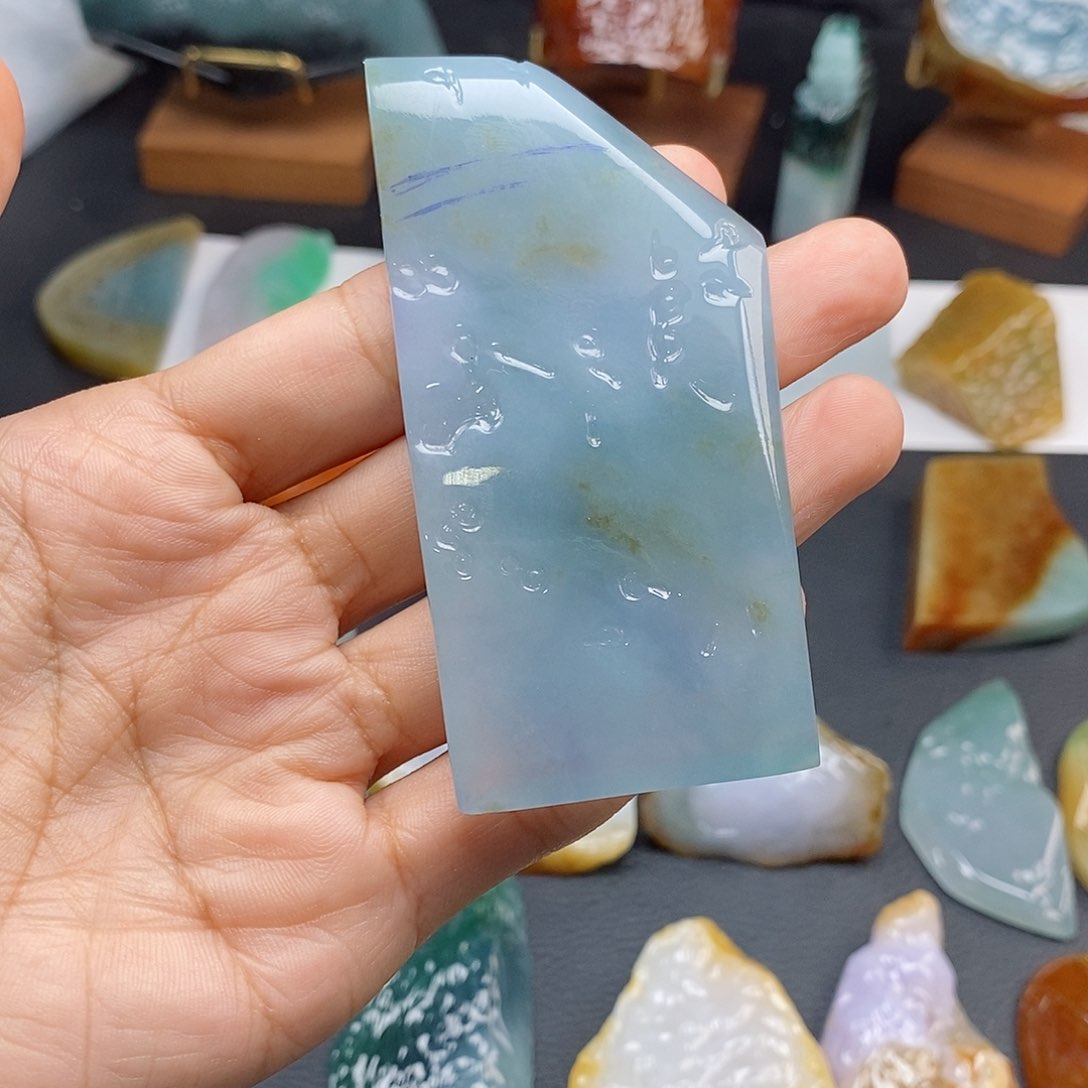 翡翠未镶嵌颈饰?*翡翠