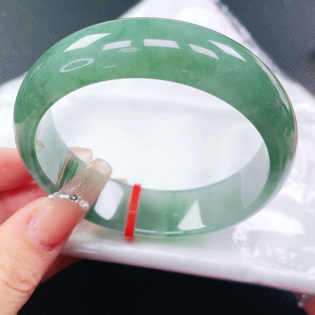 翡翠手镯未镶嵌58圈