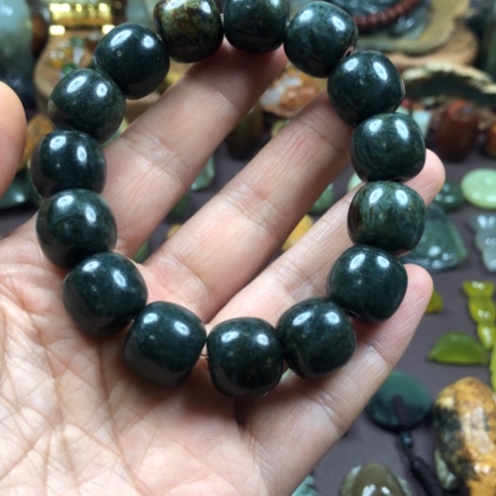 岫岩河磨玉（透闪石质玉）手链未镶嵌