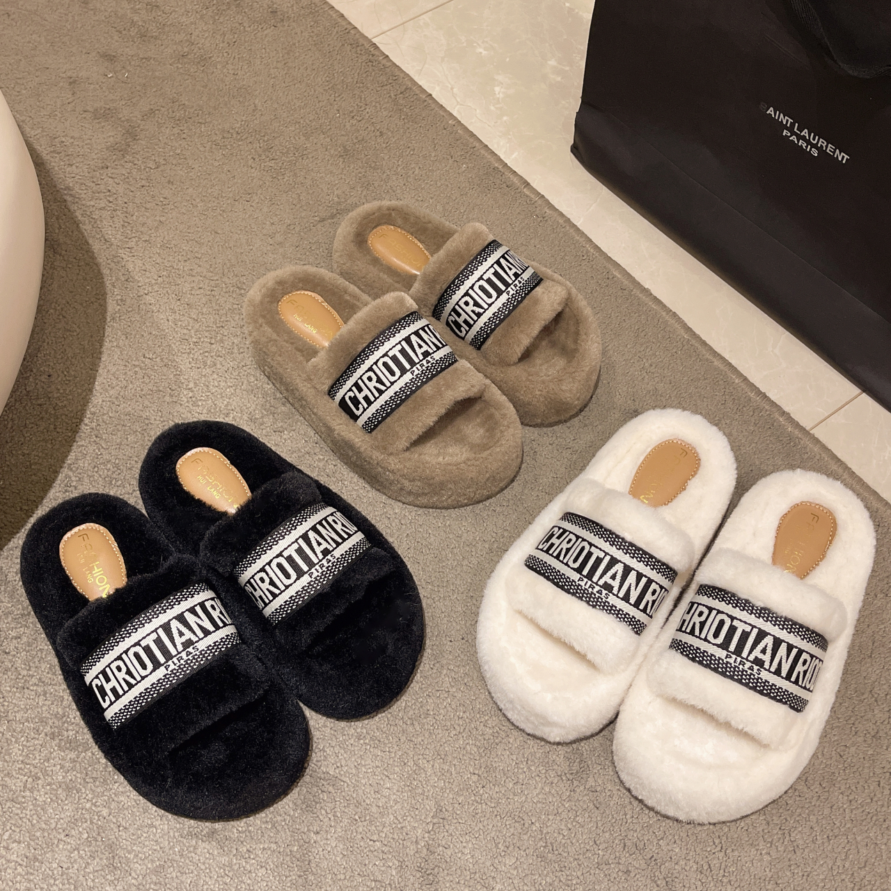 爆款厚底毛毛拖鞋女外穿2025新款秋冬网红时尚字母刺绣百搭一字拖