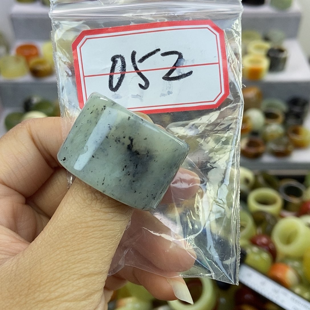 守***你蛇纹石玉未镶嵌戒指