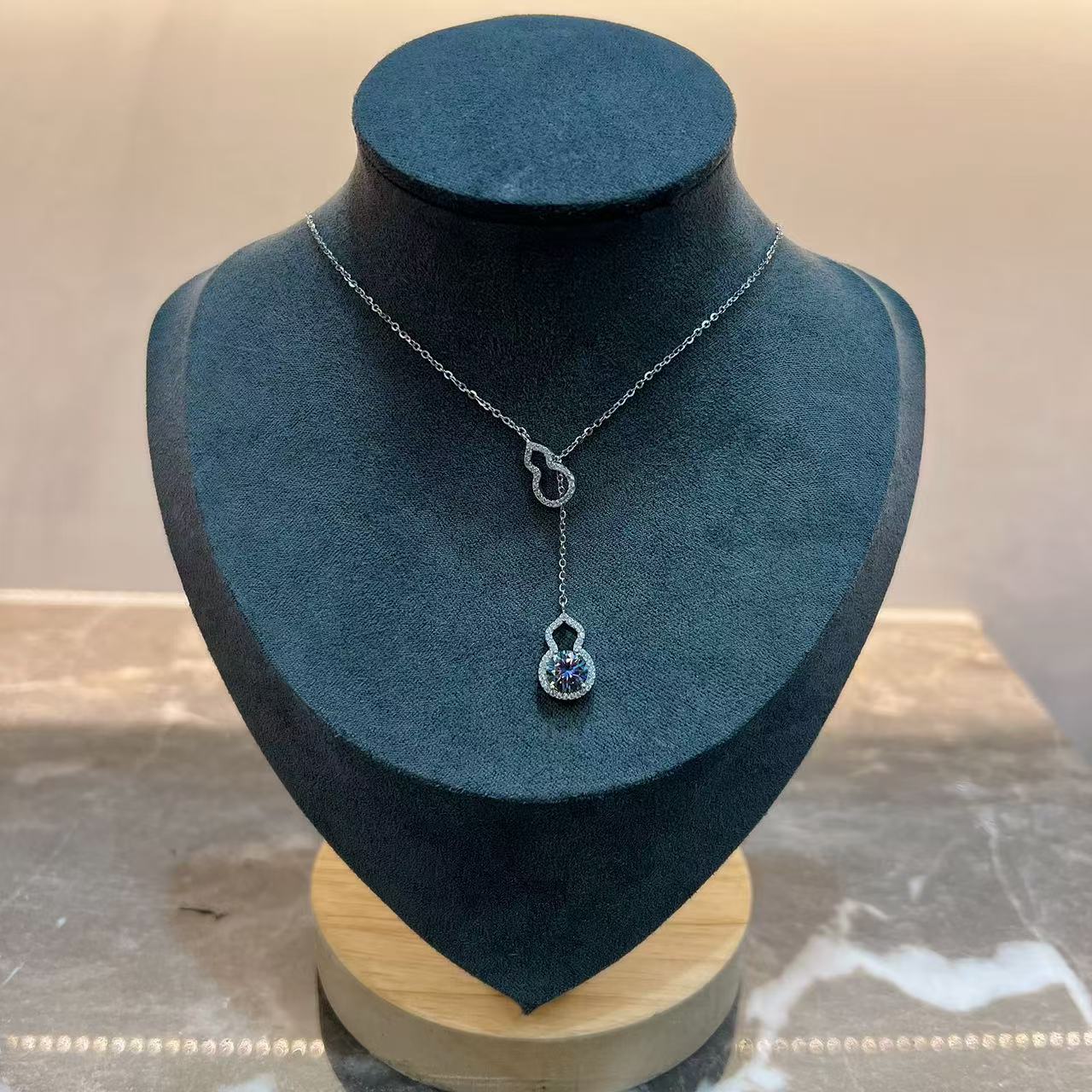 坠链均925银 旺莱 941 七彩绿莫桑一克拉双葫芦小排链S8