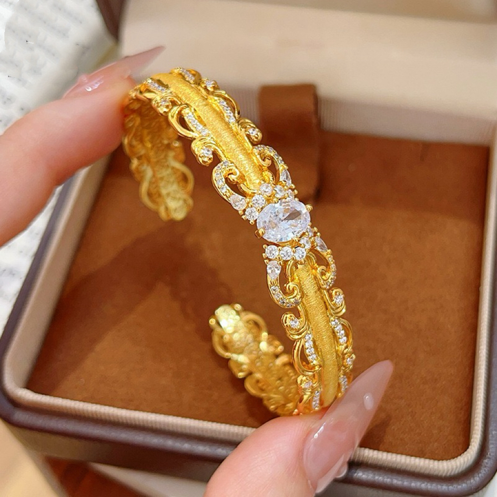 新款点钻鸽子蛋蕾丝花边开口手镯精致复古送女友礼物