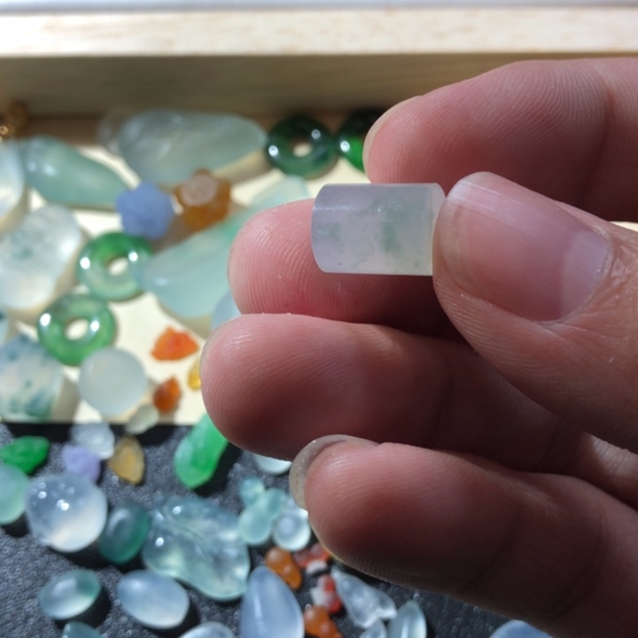 定制翡翠未镶嵌挂件