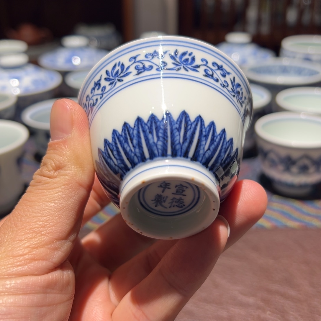 杯青花缠枝铃铛杯口径约6.8厘米