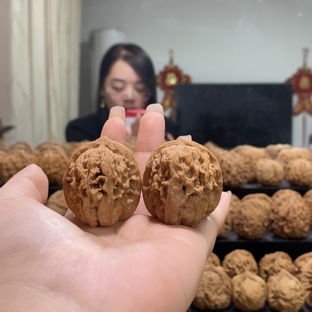 把件文玩核桃E****琪35蛟龙有黄