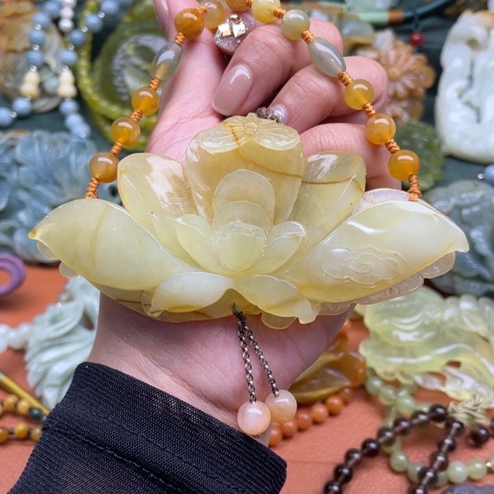 蛇纹石玉吊坠合金