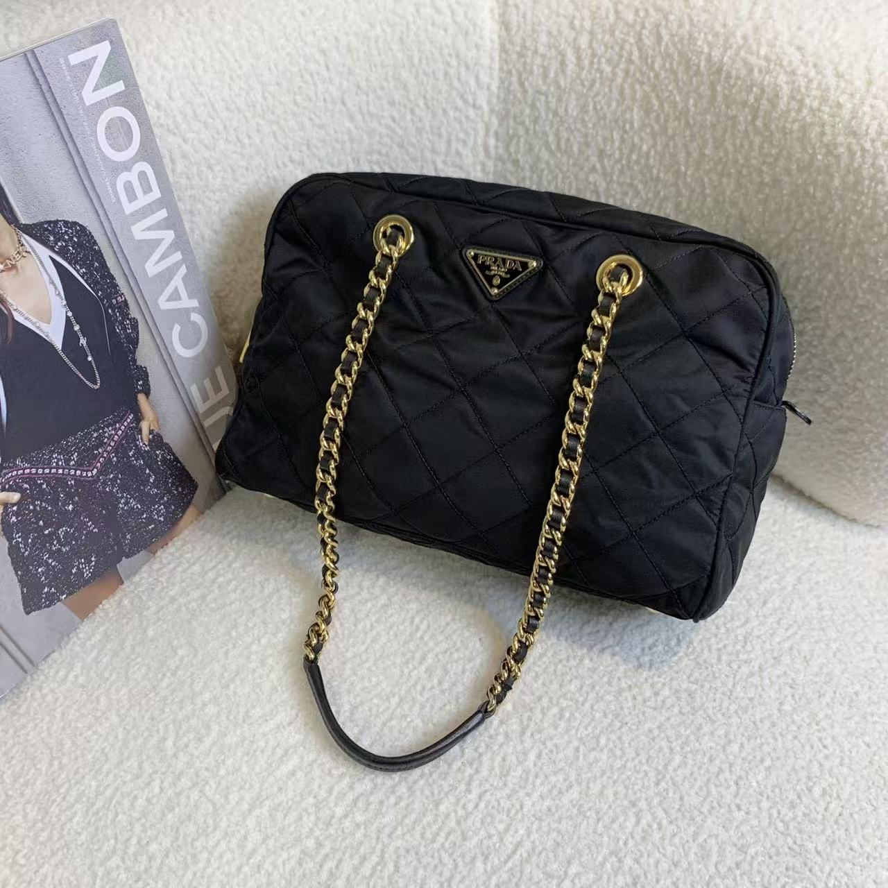 99新 Prada/普拉达 壹臻/黑金尼龙降落伞中号单肩包/ 69798423