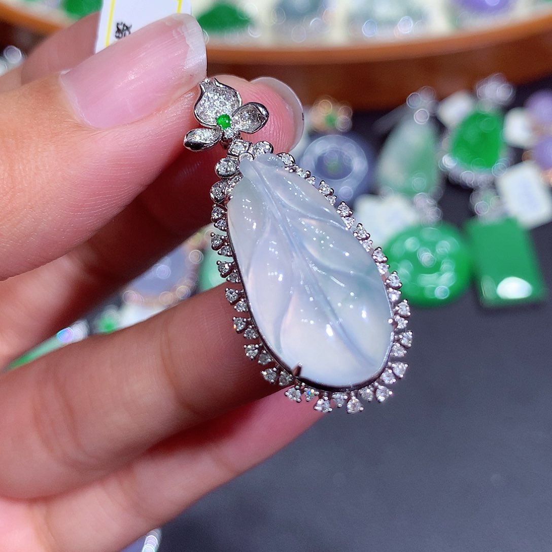 翡翠吊坠(不含链)18K金镶嵌