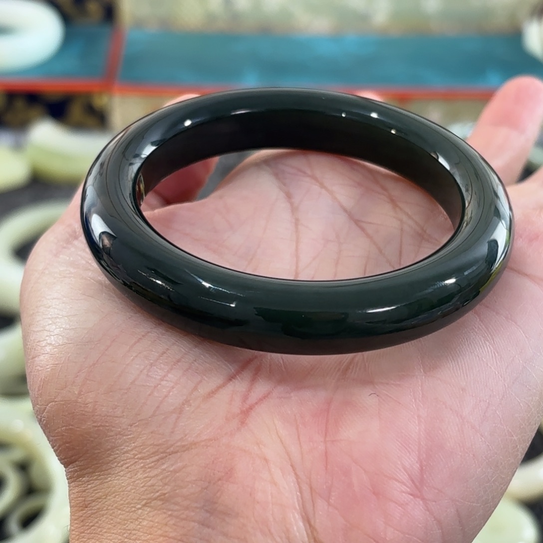 和田玉（糖玉）未镶嵌手镯