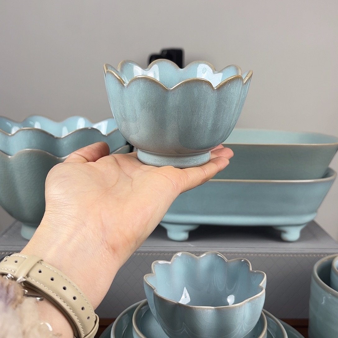 摆件天青釉中号莲花碗微瑕
