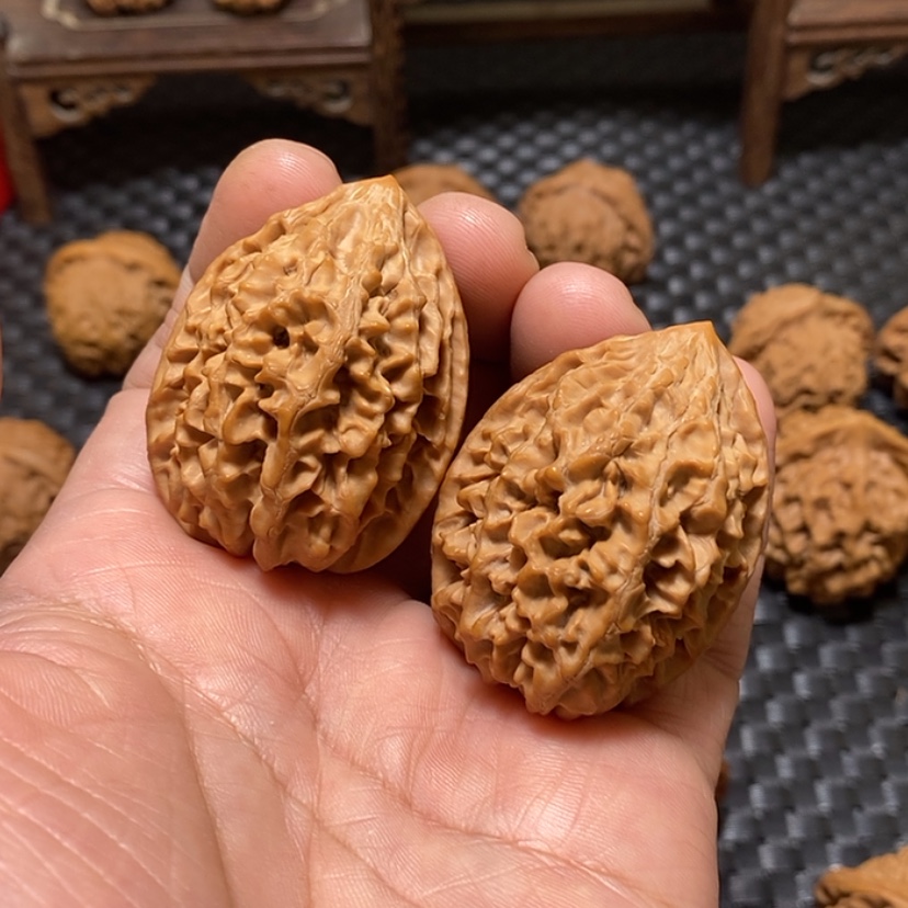 【闪购商品】文玩核桃吊坠37尺，招财鼠