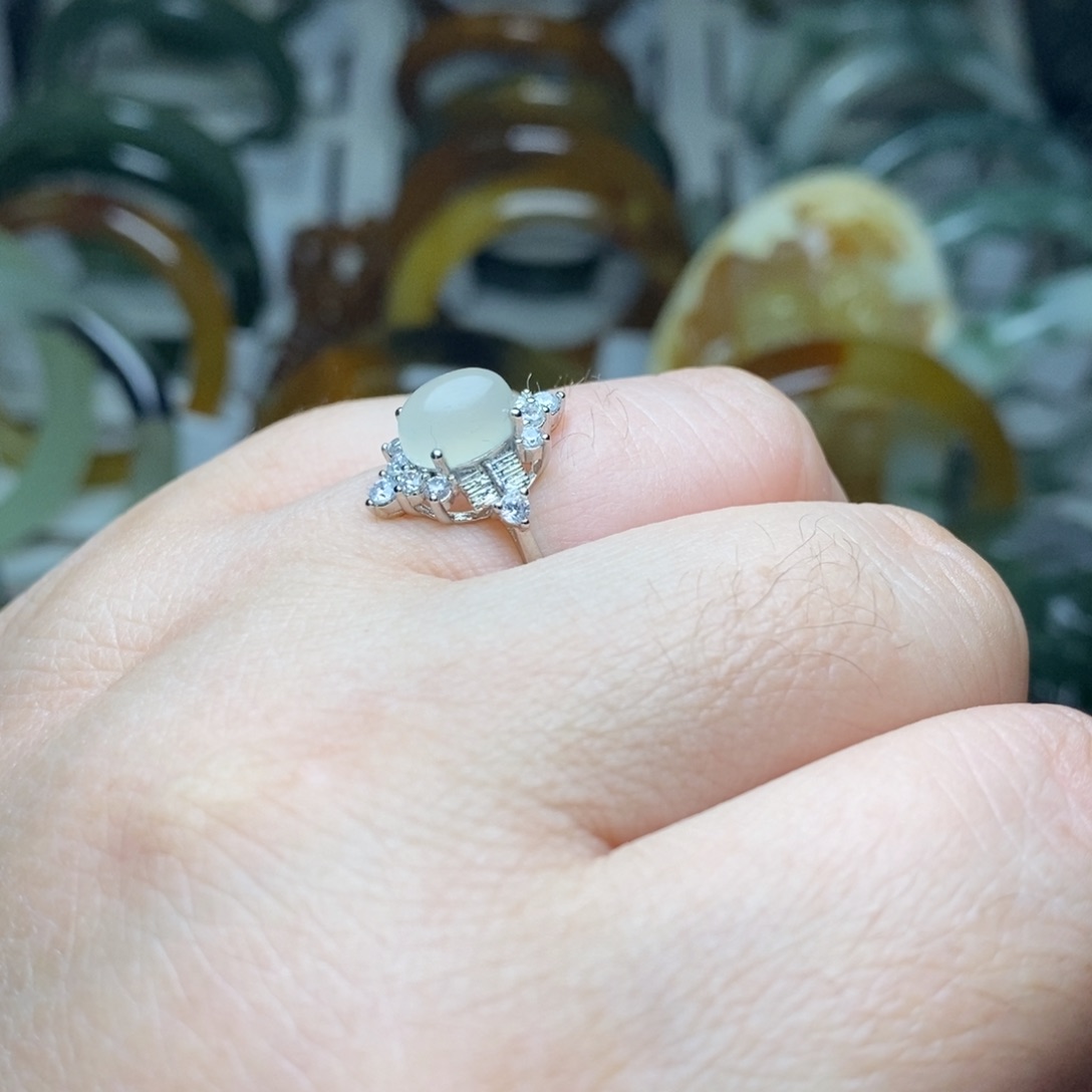 透闪石-蛇纹石玉戒指合金