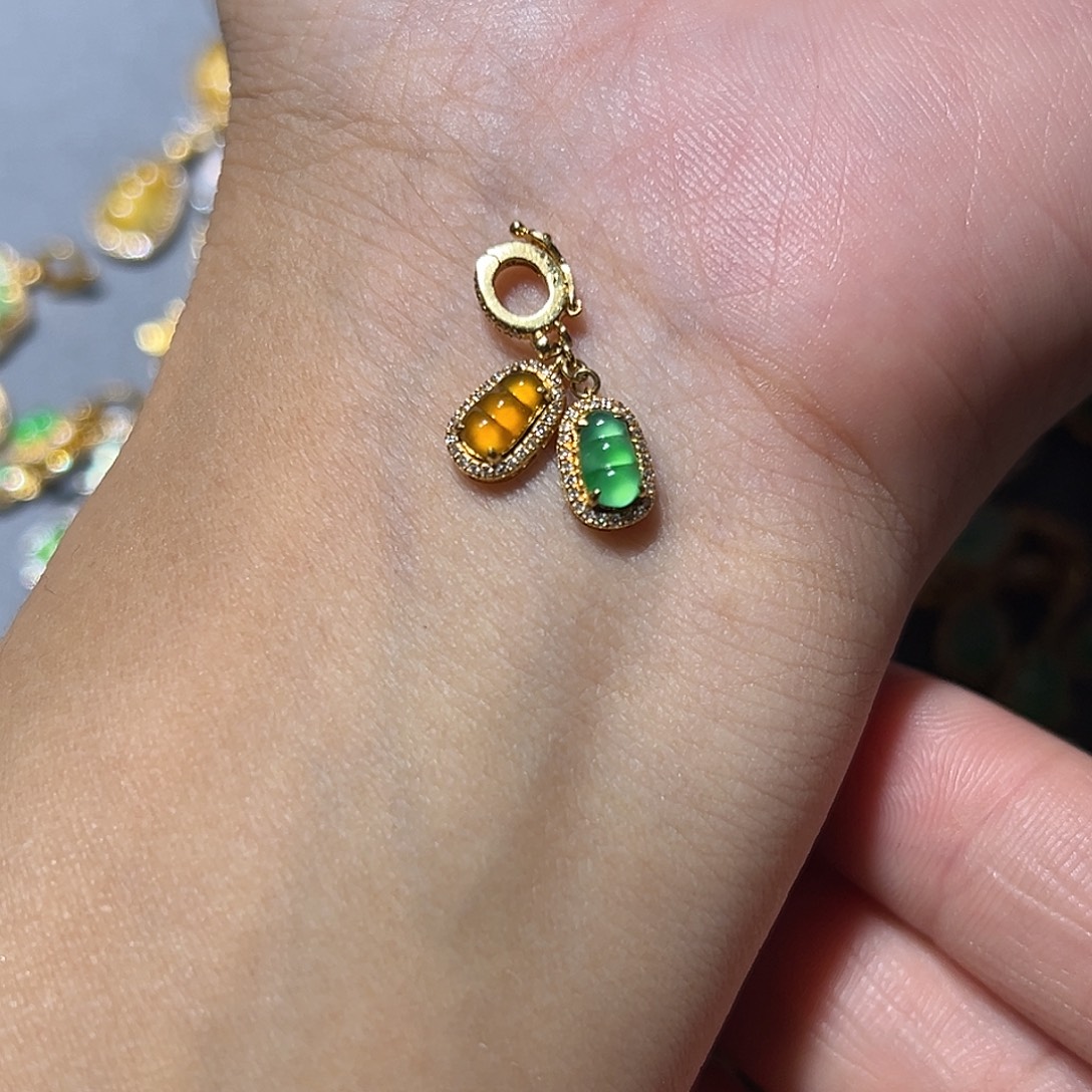 翡翠18K金镶嵌颈饰