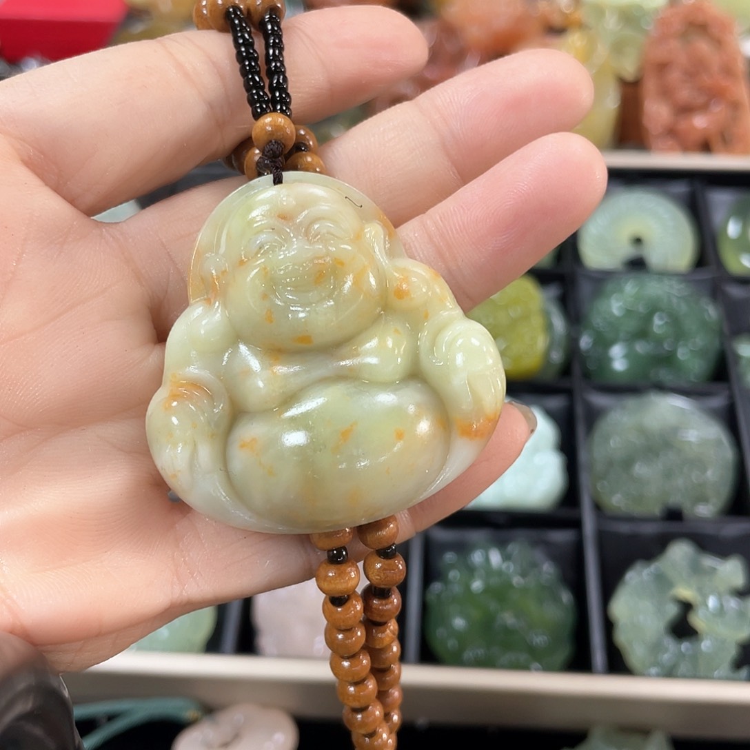 蛇纹石玉颈饰未镶嵌